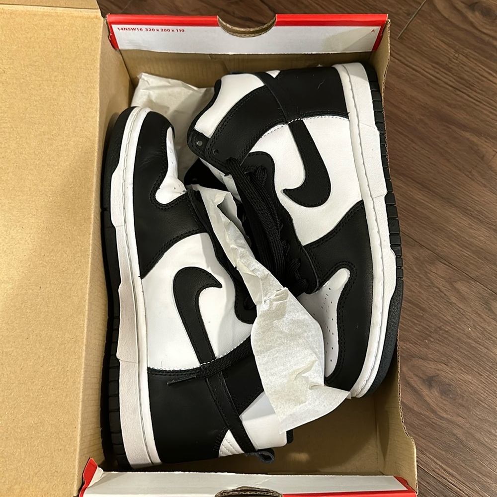 Nike Dunk High.